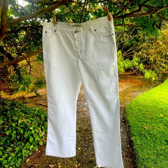 Eddie Bauer Men's Relaxed White Jeans 👖 - Picture 1 of 7